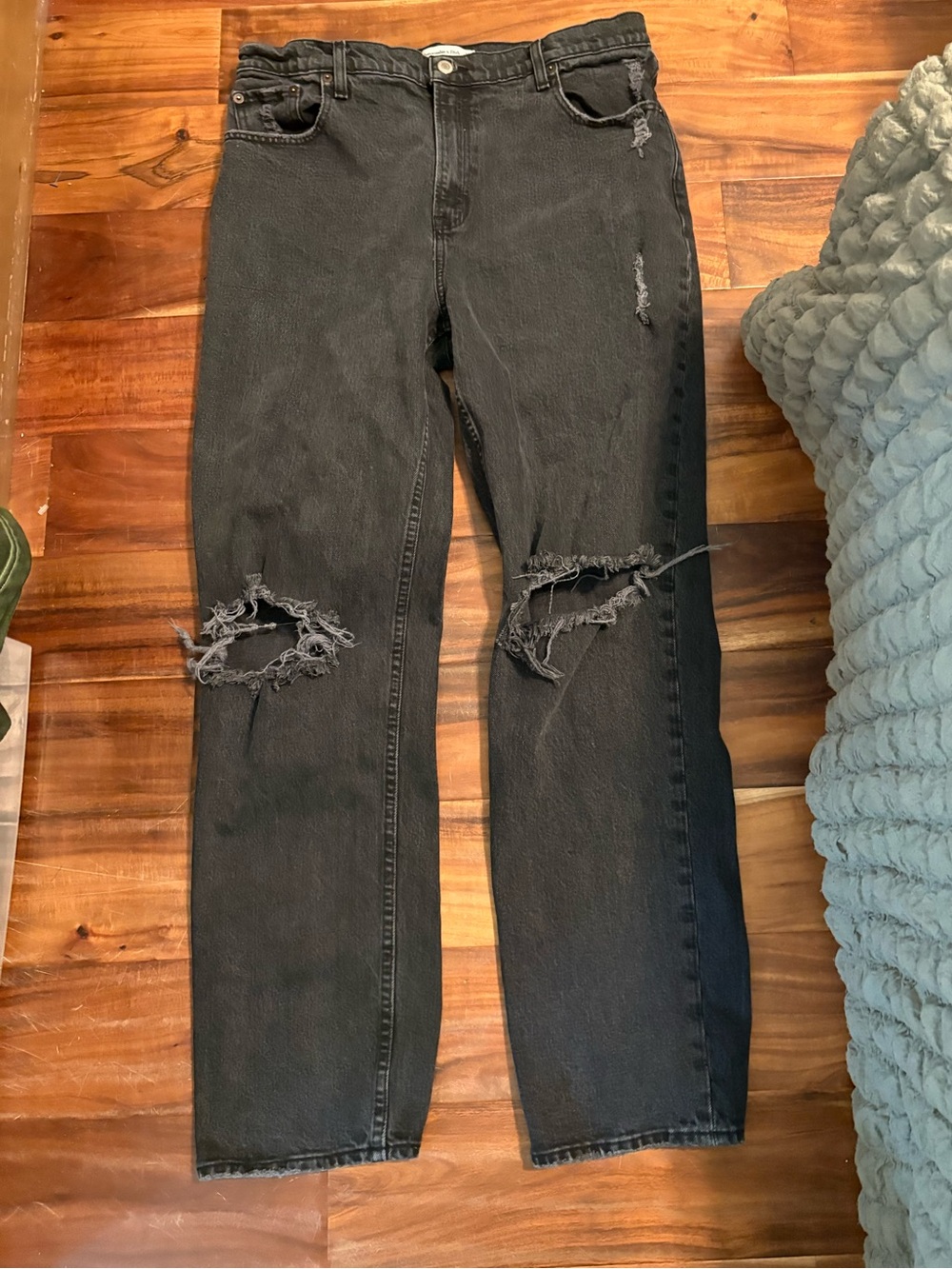 Abercrombie 90s Straight Jeans Size 32 Black Distressed High Rise Ripped  (1244)